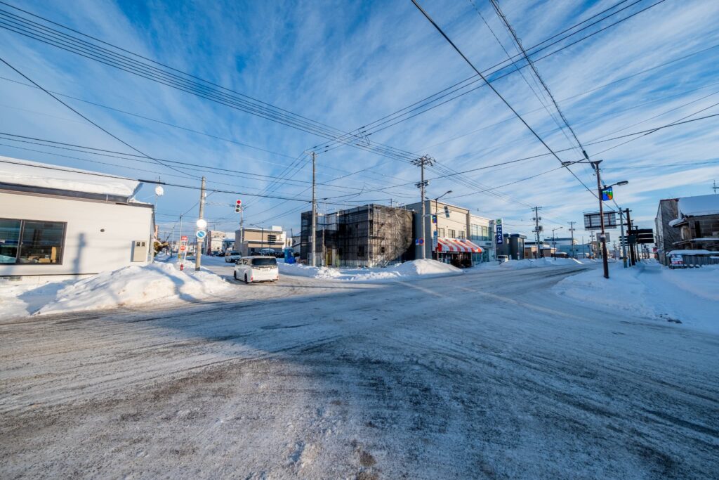 [Location] The Heart of the "Golden Triangle" (Furano, Biei, Asahikawa). A Strategic Hub for Constant Rental Demand.