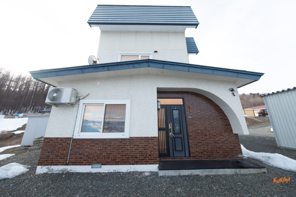 [¥9.8M] The Nakafurano "Okamachi" Shock: 305sqm Blank Canvas with Front-Row Tokachi Views – A Strategic Hub Poised for a Bidding War